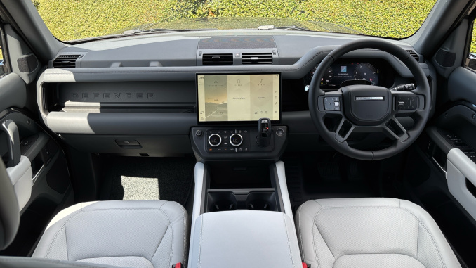 Land Rover Defender 3.0 D250 X-Dynamic HSE 110 5dr Auto Diesel Estate - Image 9